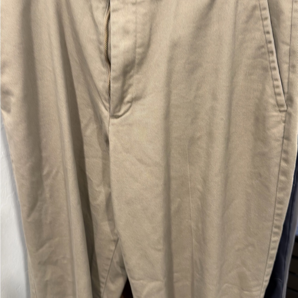 Dockers Men's Medium tone Khaki Chinos